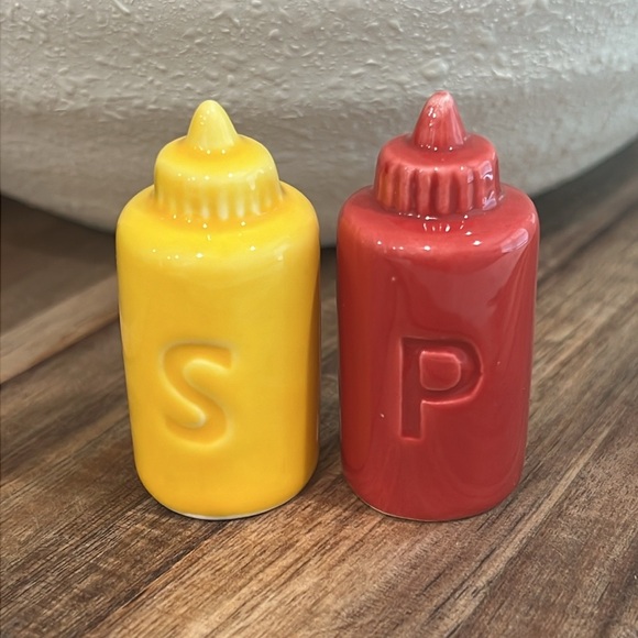 Cute Mini Salt and Pepper Shakers. - Picture 13 of 16